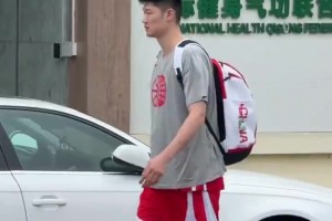 7月3号将于日本男篮交手！有网友拍到中国男篮前往球馆训练